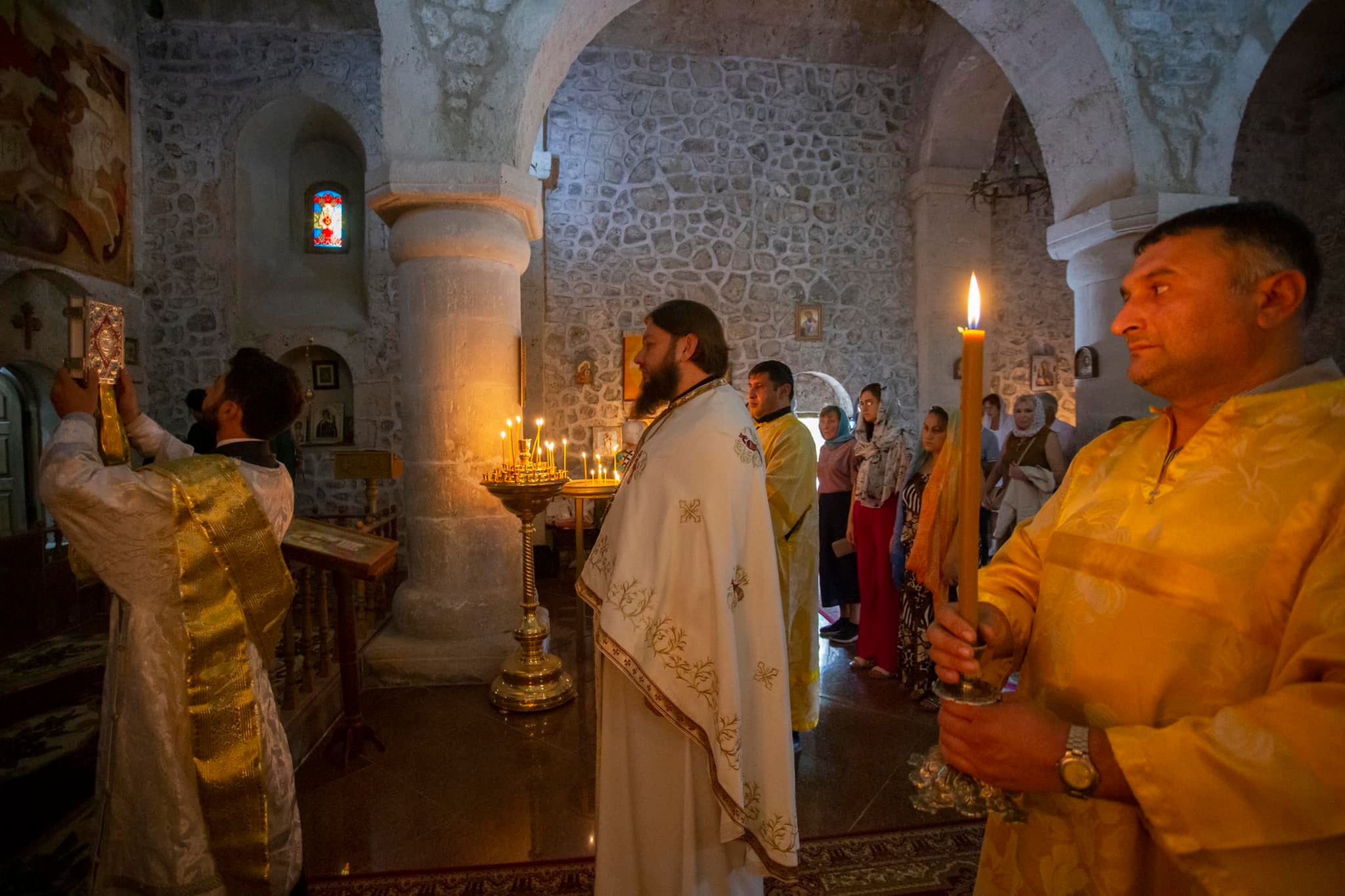 В древней удинской церкви св. Елисея в с. Нидж Габалинского района впервые в новейшее время была совершена Божественная литургия.