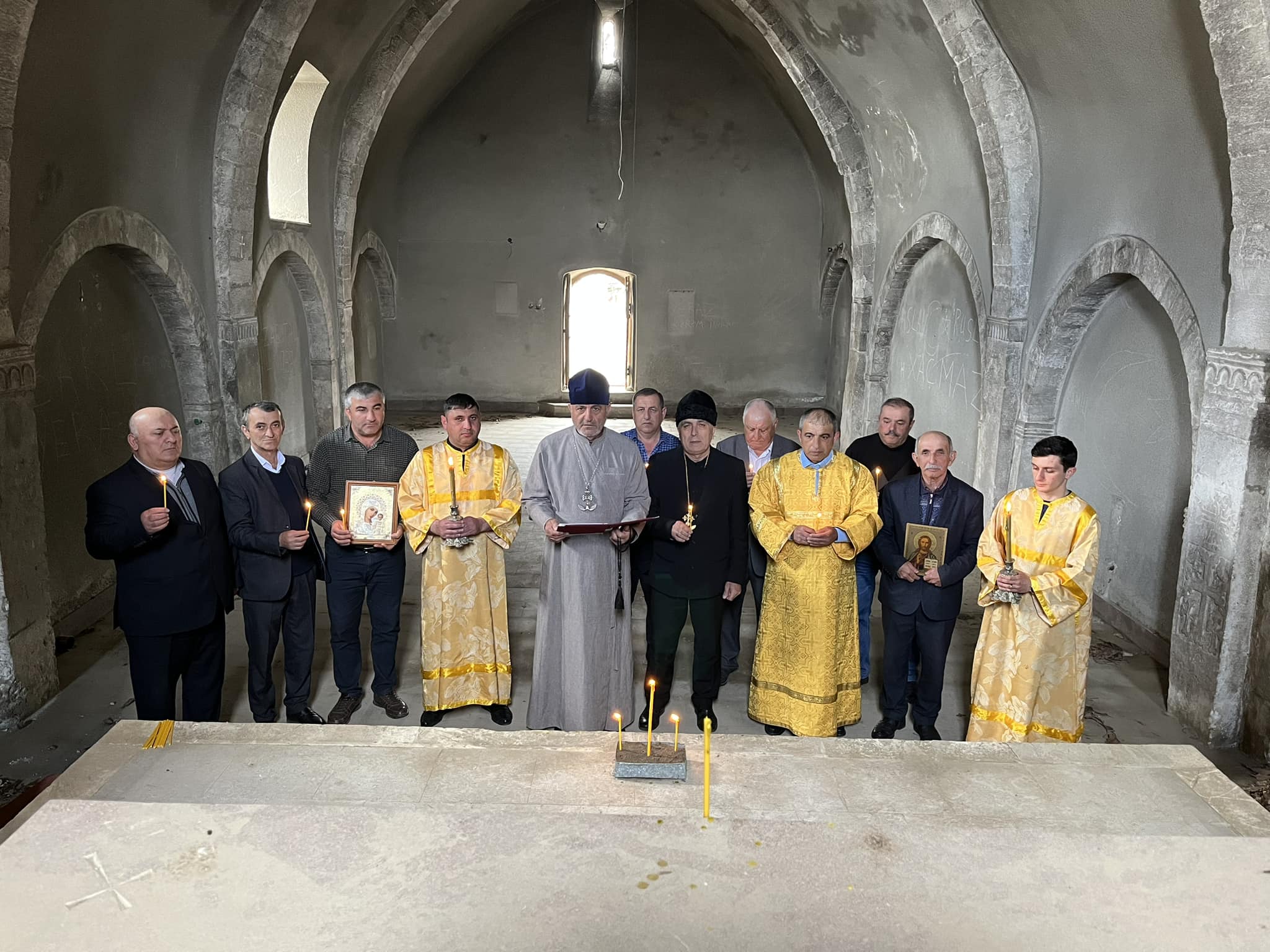 Память жертв мартовского геноцида почтили в албанских храмах Суговушана и Талыша Тертерского района.