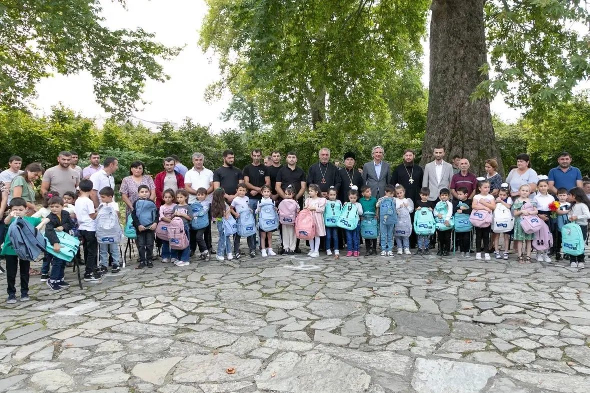 2 сентября состоялся запуск ежегодного проекта Русского дома в Баку и Банка ВТБ (Азербайджан) «Помоги детям собраться в школу».