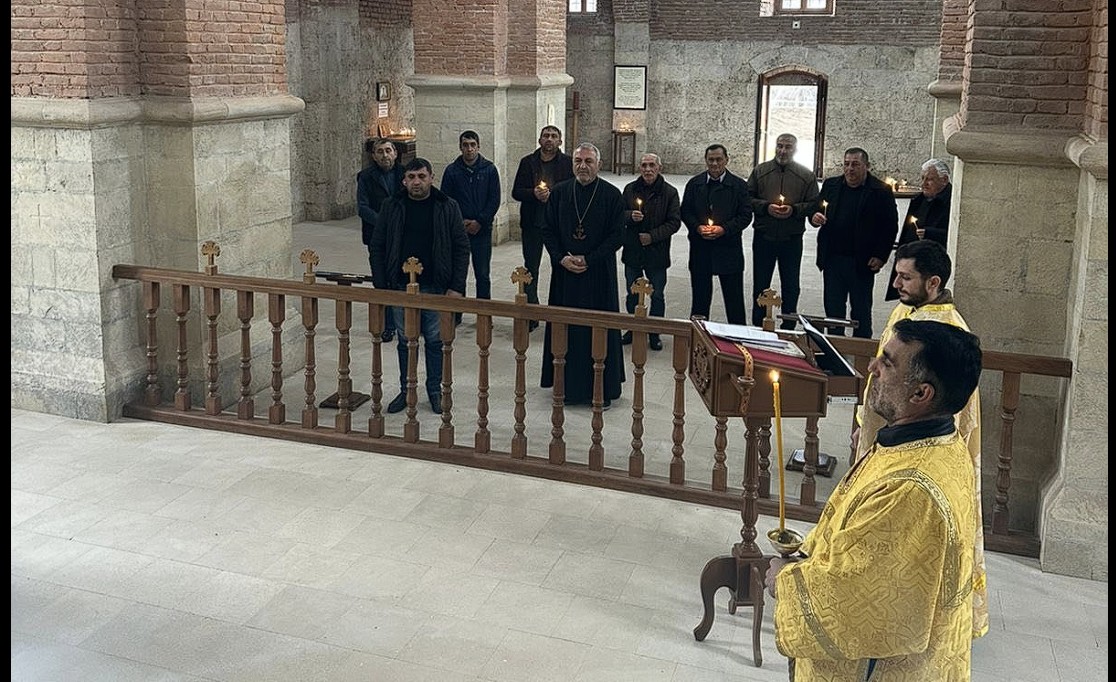 Bu bazar günü 7 dekabr 2025-ci il,  Qəbələ rayonun Nic qəs. yerləşən Müqəddəs Məryam Ana (“Bulun”)  adına kilsəsidə ibadət